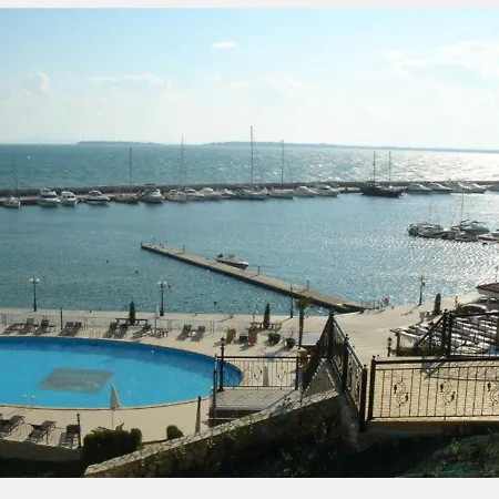 Apartment Sveti Vlas Marina/Beach Front 2 Bedroom Apartment Sveti Vlas